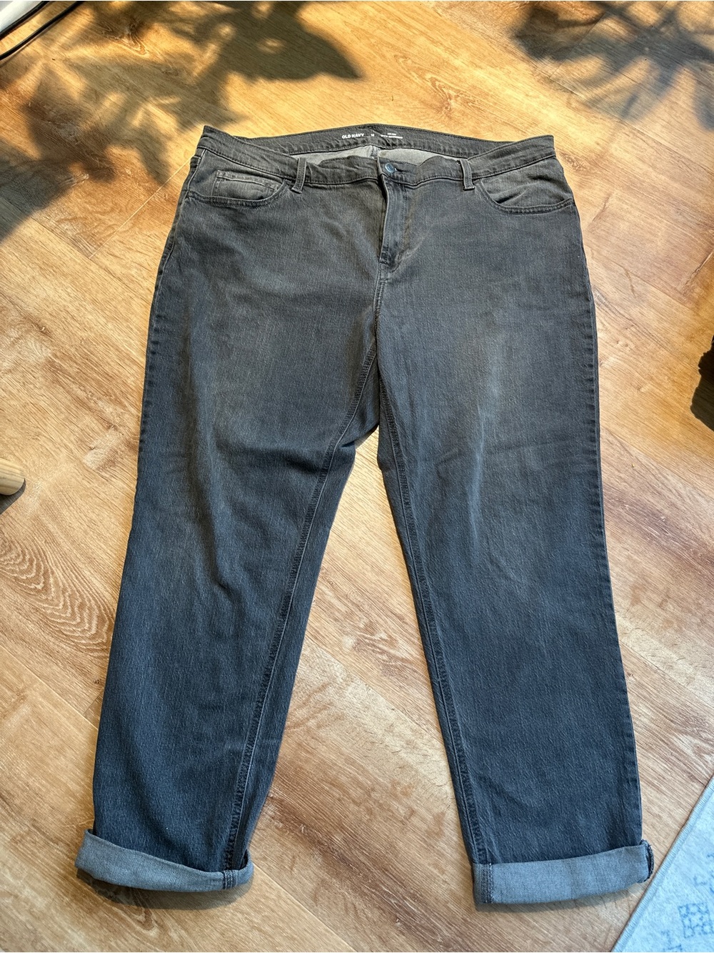 Old Navy Mid-Rise Wow Boyfriend Straight Jeans